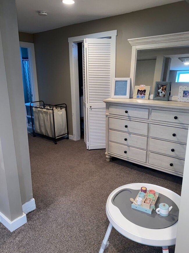 Building Photo - Single Family Home Available August 5th!