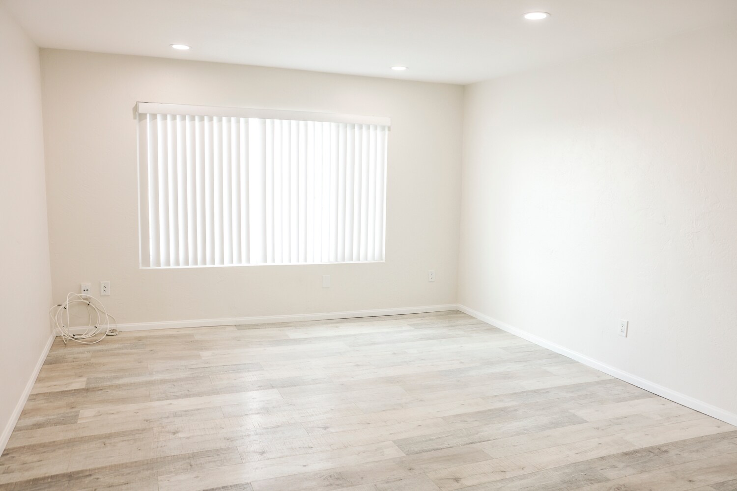 Building Photo - 4615 Lakeview Ave