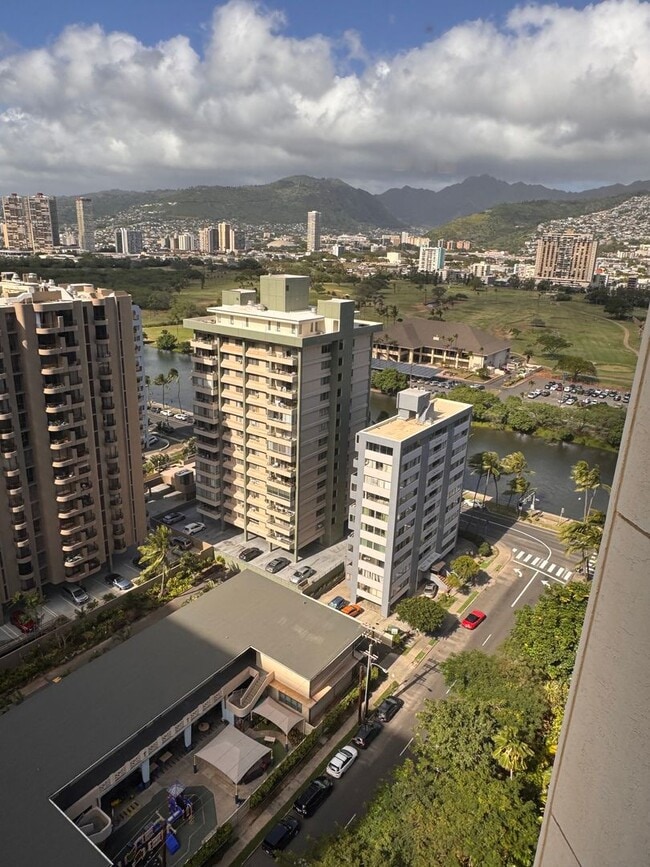 Building Photo - Fully Furnished Studio Unit in the Heart of Waikiki