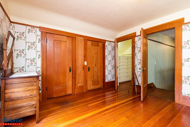 Building Photo - 211 Glen Ridge Ave