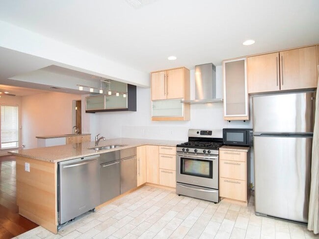 Building Photo - 1906 Woodland Ave