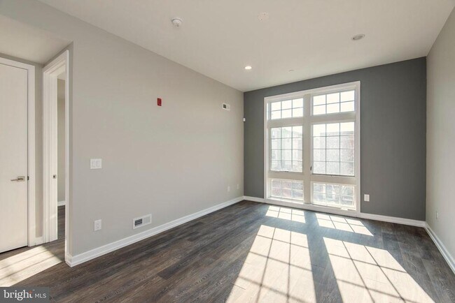 Building Photo - 1340 S 13th St