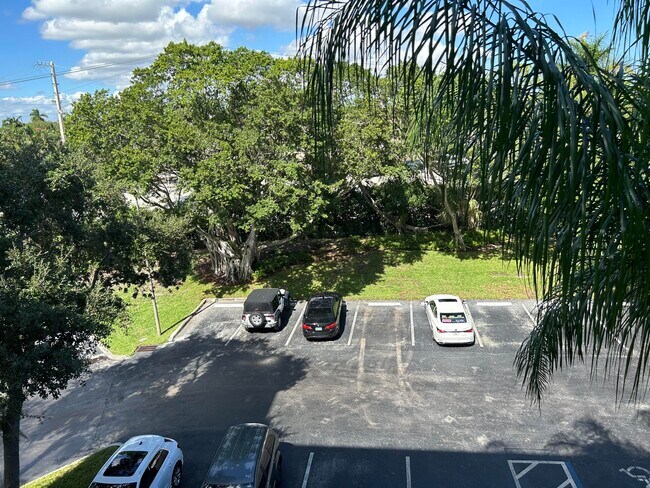 Building Photo - 26 Royal Palm Way