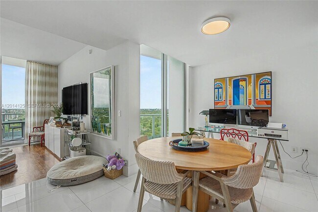 Building Photo - 2627 S Bayshore Dr