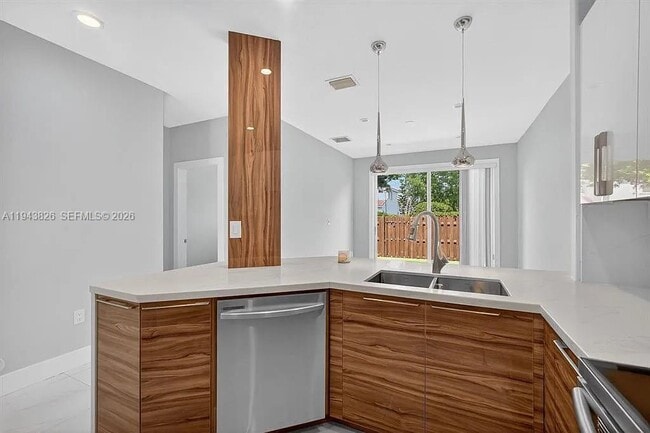 Building Photo - 981 SW 149th Ct