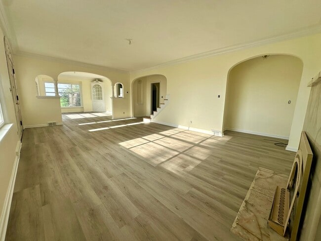 Building Photo - Country Home For Rent!