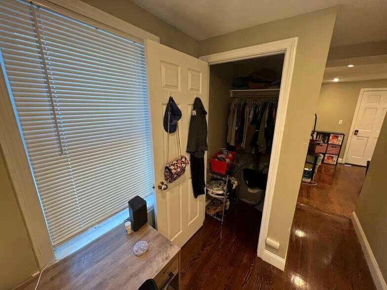 Building Photo - 735 Somerville Ave