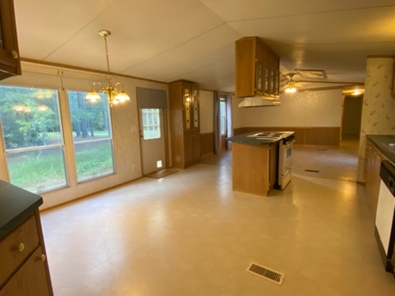 Building Photo - 319 Connie Walters Rd