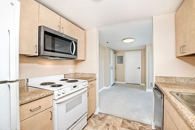 Building Photo - Condo - Heart of Downtown San Diego