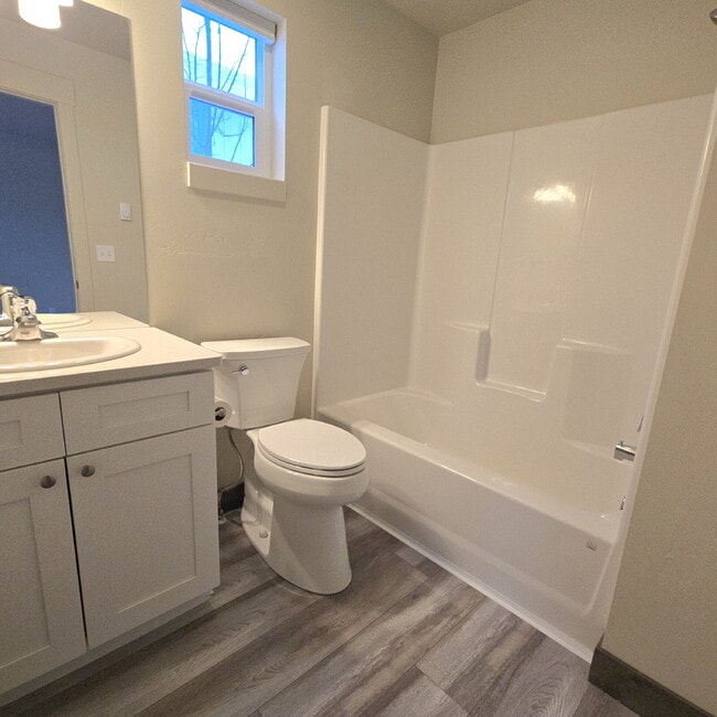 Building Photo - 2 bed, 2 bath with great views!