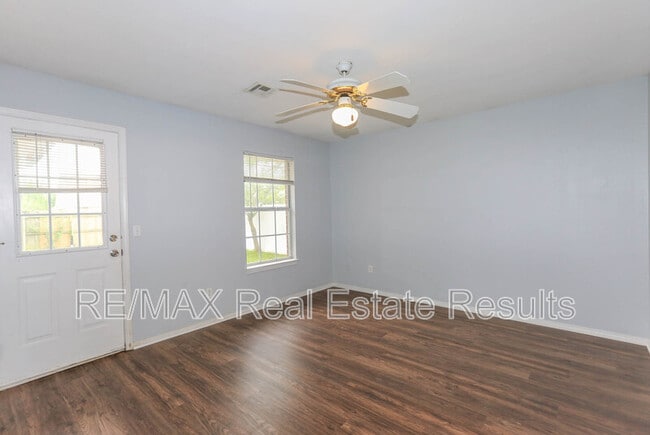 Building Photo - 2306 W Roselawn St