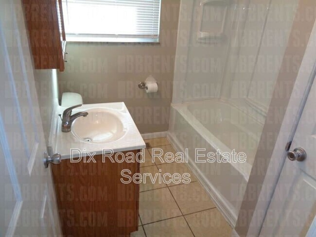 Building Photo - 374 Rockford Dr