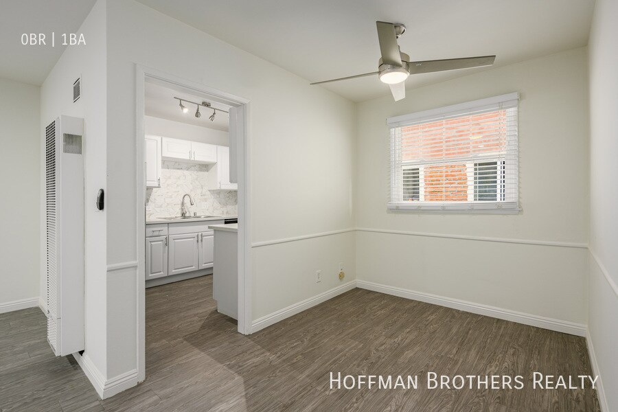 Building Photo - 2001 Beachwood Dr