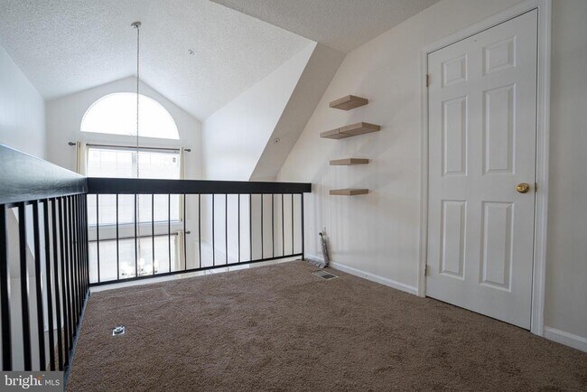Building Photo - 14049 Vista Dr