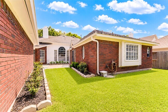 Building Photo - 3223 Richland Dr