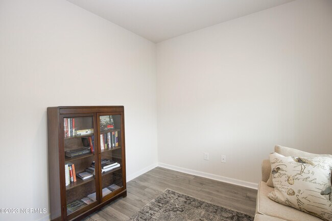 Building Photo - 402 Summer Wind Wy