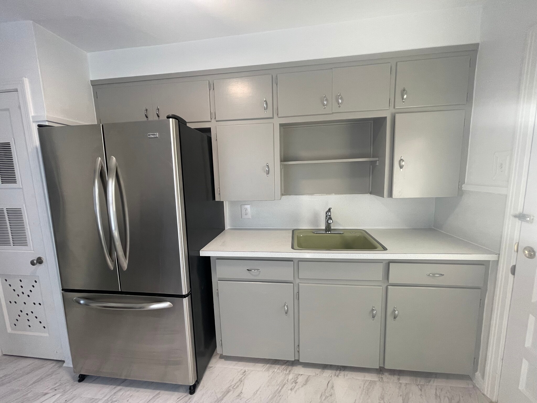 Kitchen - 1701 Payne Ave
