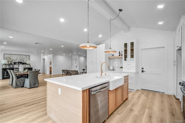 Building Photo - 2842 E Virginia Ave