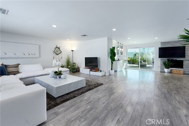 Building Photo - 6550 Smoke Tree Ave