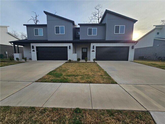 Building Photo - 654 Sun Meadows Loop