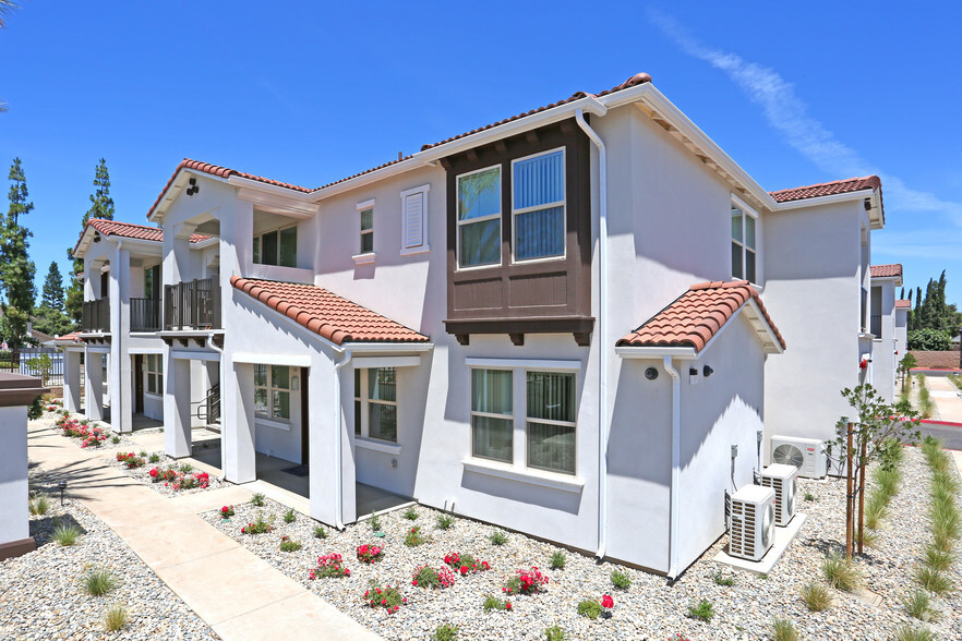 Brookside Villas - 8072 N Millbrook Ave Fresno CA 93720 | Apartment Finder