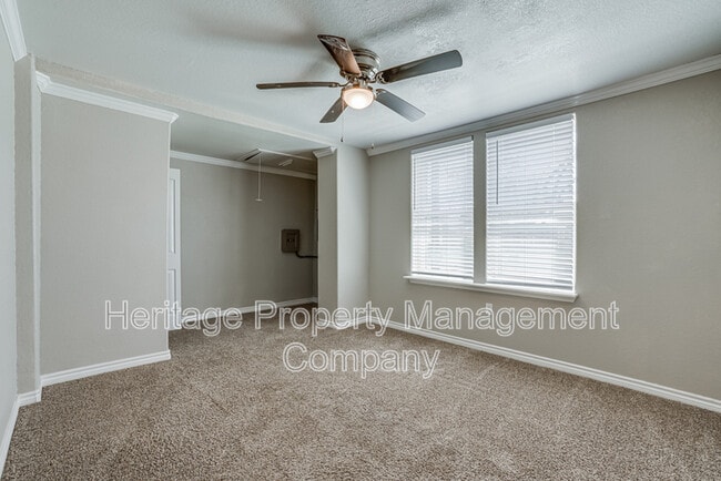 Building Photo - 479 S Sycamore Ave