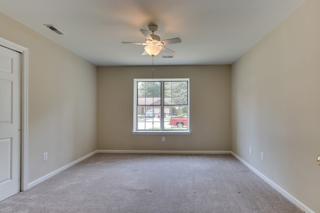 Building Photo - 732 Galahad Dr