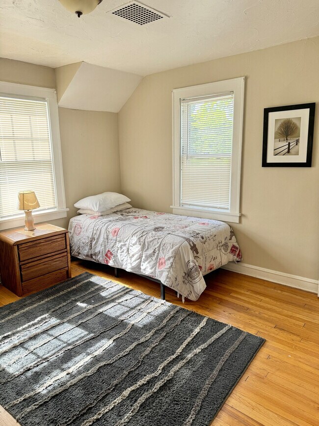 Building Photo - 988 Nela View Rd