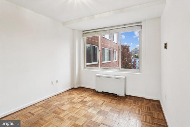 Building Photo - 4000 Tunlaw Rd NW