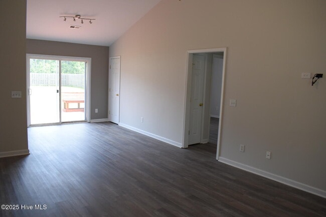 Building Photo - 708 Tabor Ln