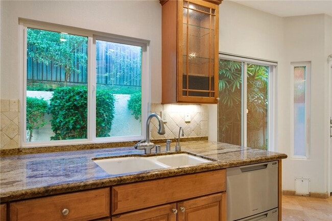 Building Photo - 30 St Michael