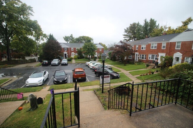 Building Photo - Lovely Towson 3bd/2ba Rowhome w/ CAC & W/D...