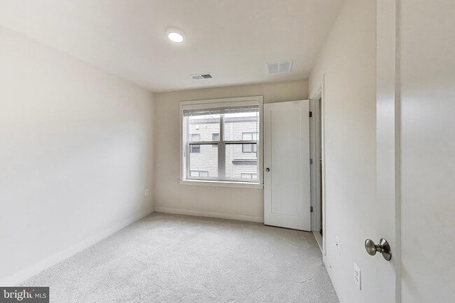 Building Photo - 16616 Crabbs Branch Way