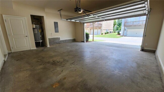 Building Photo - 2669 Vlg Pk Bnd