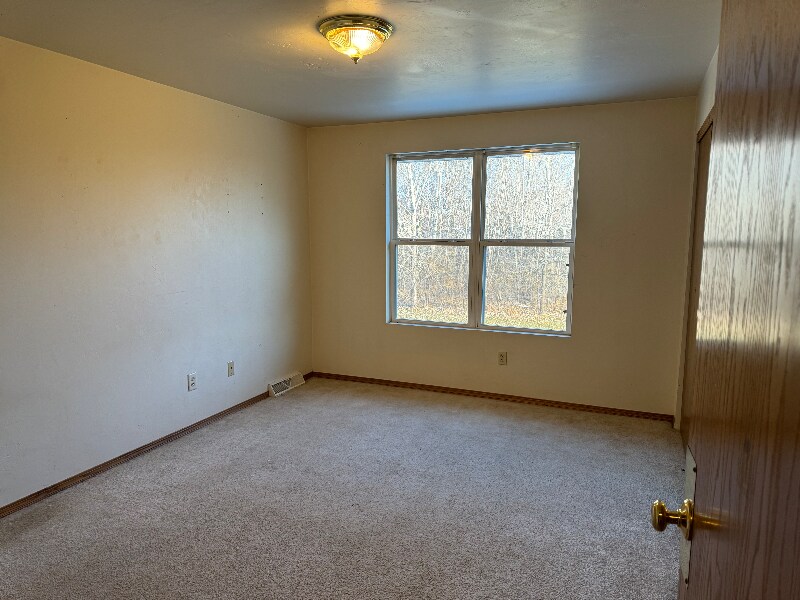 Building Photo - 706 Parkview Rd