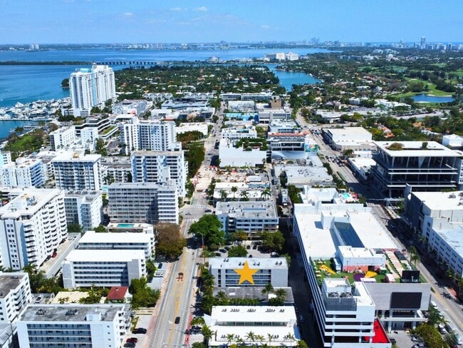 Building Photo - 1615 West Ave