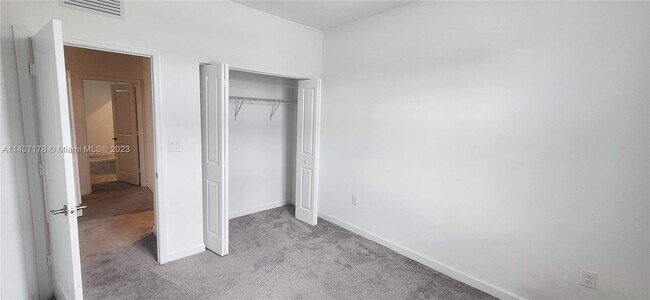 Building Photo - 2708 SE 15th Ct