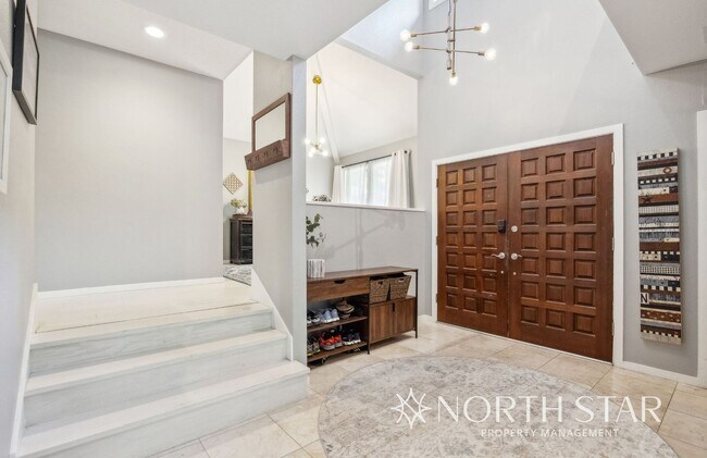 Building Photo - Beautifully Updated Contemporary Home in t...