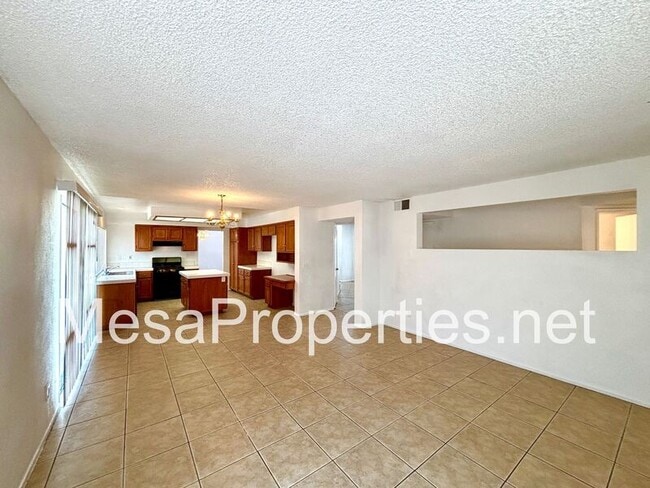 Building Photo - 14581 King Canyon Rd