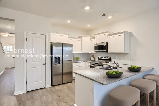 Building Photo - 305 Raines Ct