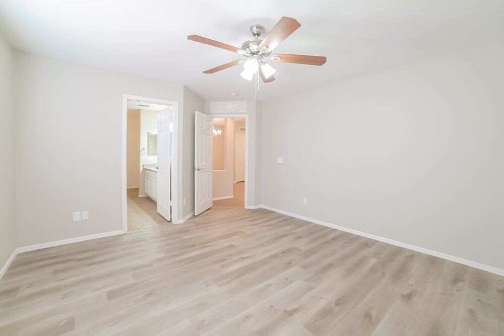 Building Photo - 12557 W Mandalay Ln