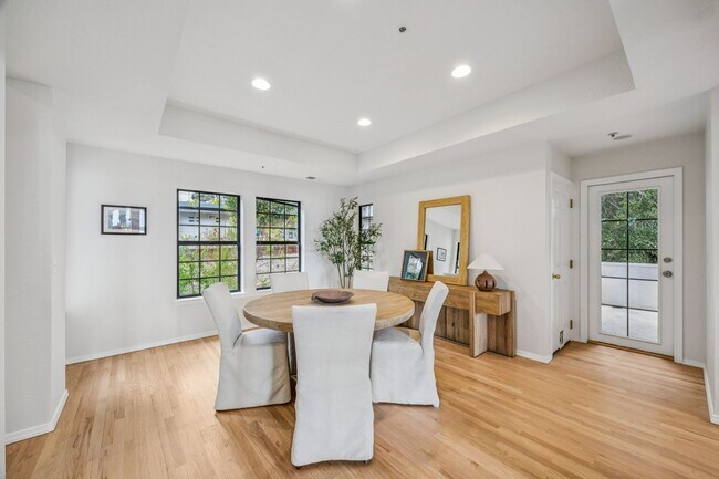 Building Photo - Huge house (2914 Sq. Ft.) in a well desired neighborhood off of Johnson Avenue