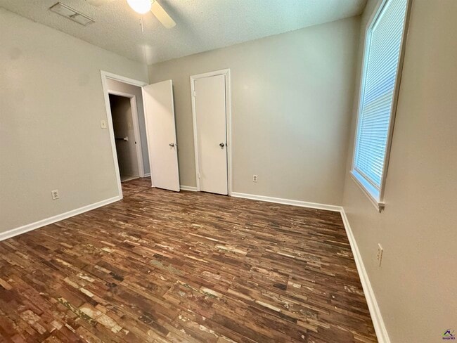 Building Photo - 102 Varee Dr