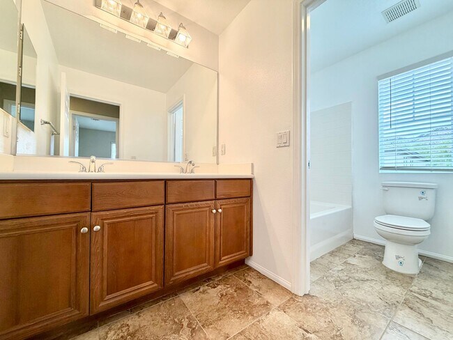 Building Photo - Charming 3 Bedroom Bel Flora Home with Private Patio & Amenities