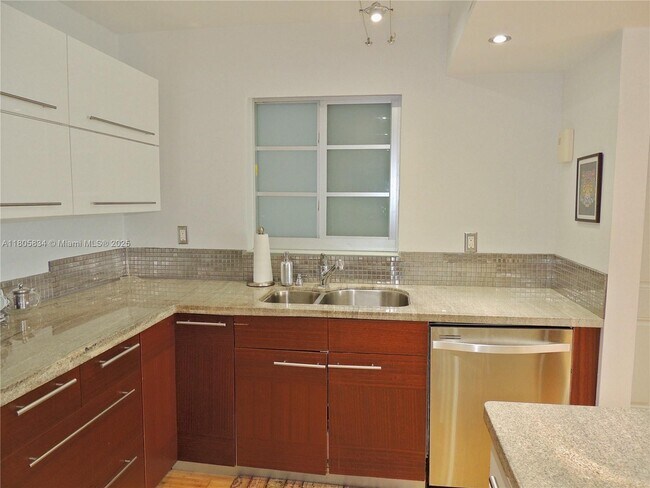 Building Photo - 947 Lenox Ave.