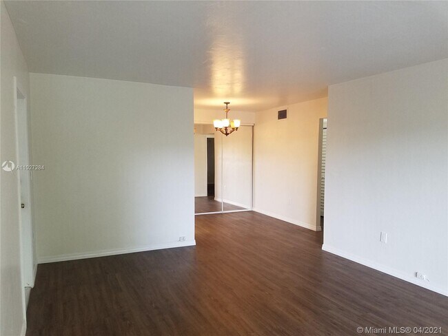 Building Photo - 7851 Miller Dr