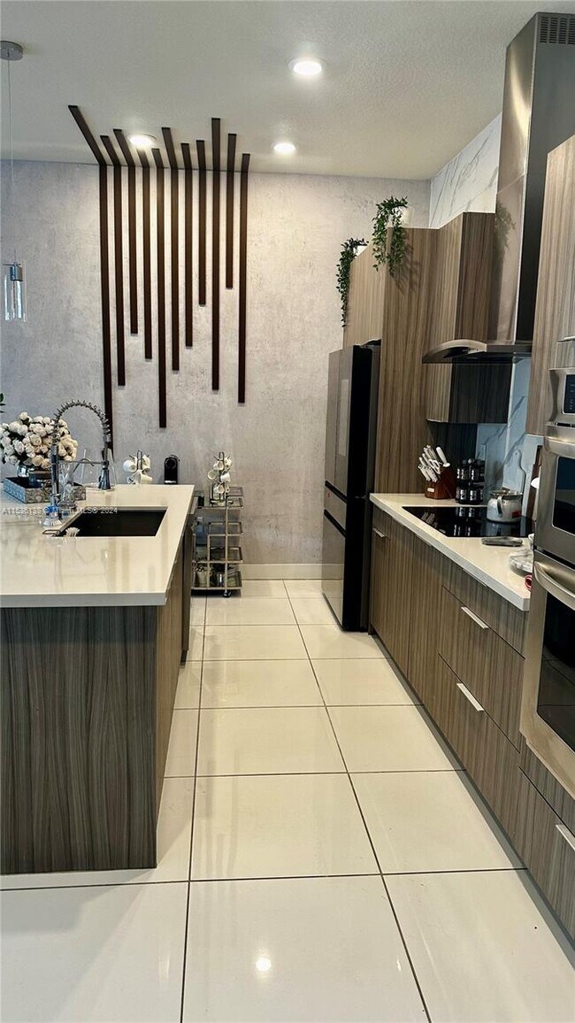 Building Photo - 8865 NW 160th Ter