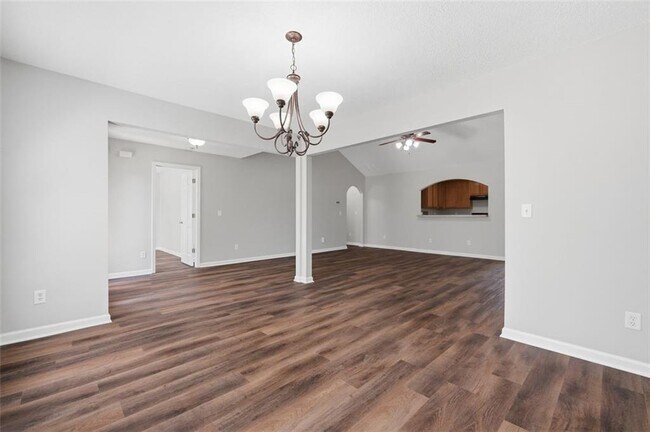Building Photo - 465 Camella Cir