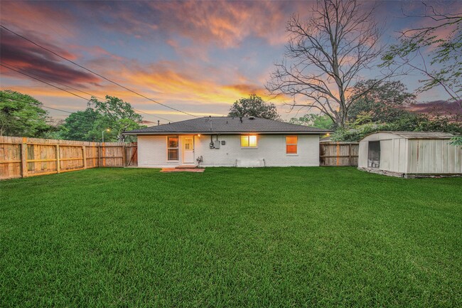 Building Photo - 4421 Lido Ln