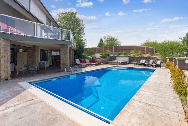 Building Photo - Stunning Home and Three Bay Shop Along Spo...